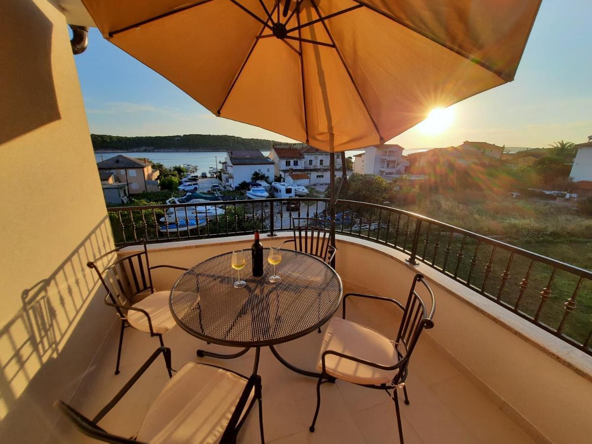Apartments Amfora Barbat na Rabu Εξωτερικό φωτογραφία